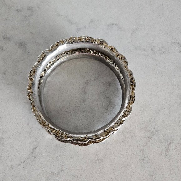 PAIR OF ZENTALL SCALLOPED-EDGE HEAVY METAL BANGLE BRACELETS - Picture 10 of 16